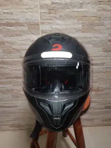 Capacete semi novo