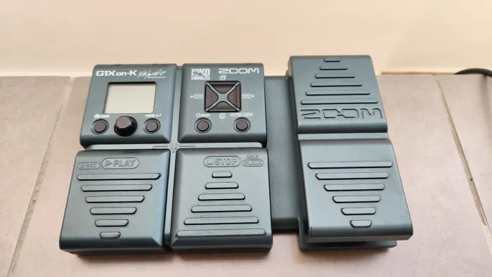 Zoom G1XON Kiko Loureiro pedaleira de guitarra