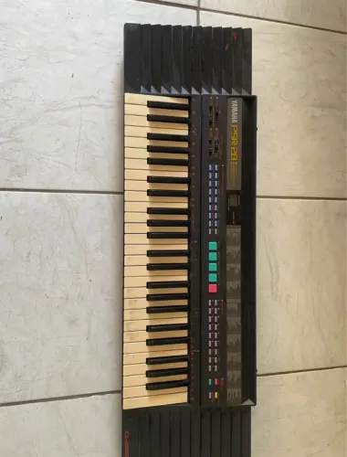 TECLADO YAMANHA