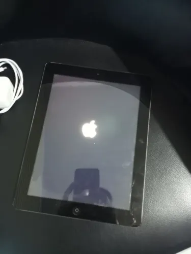 Ipad 2 64gb com carregador original tela ruim para concerto