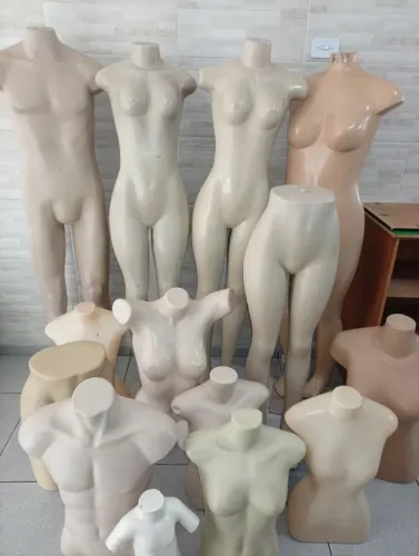 Vendo 13 manequins 