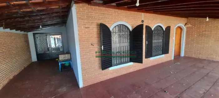 Casa com 4 dormitórios à venda, 200 m² por R$ 890.000,00 - Centro - Cravinhos/SP