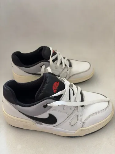Tênis Nike full force branco 38