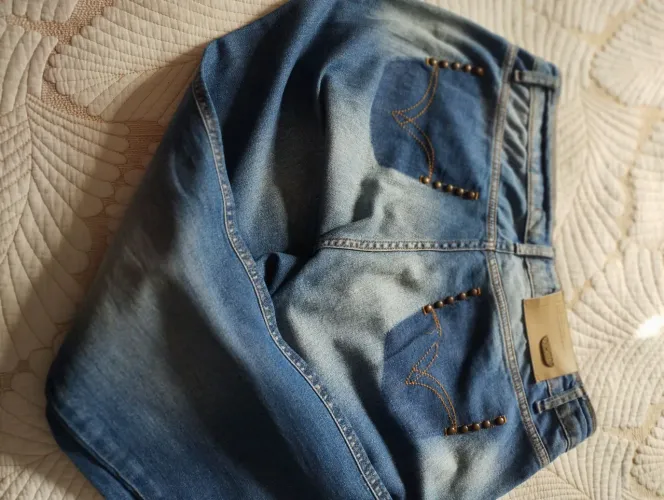 Calças  jeans usada, mais muita nova....