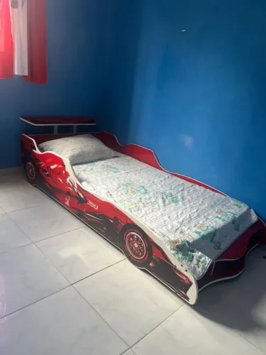 Vendo cama infantil, ótimo estado, apenas marcas de uso.    Obs: não faço entrega!