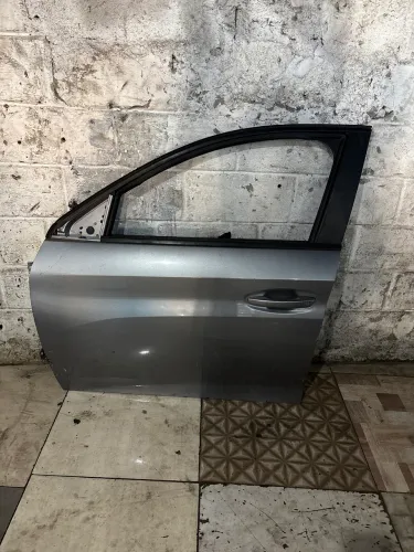 Porta dianteira esquerda Peugeot 208 22/24