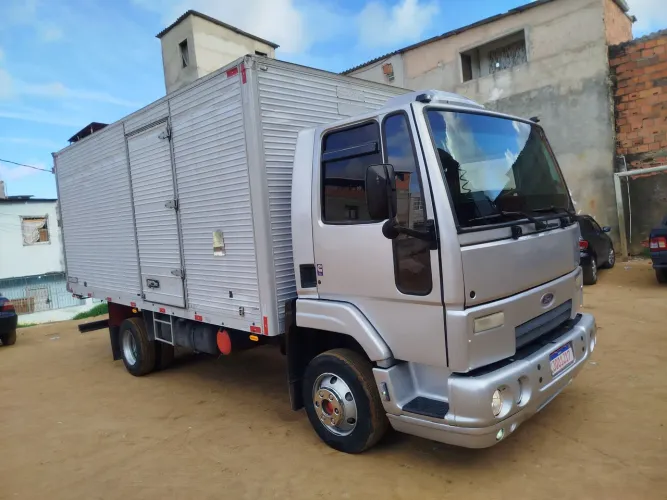 Caminhão Ford cargo 815