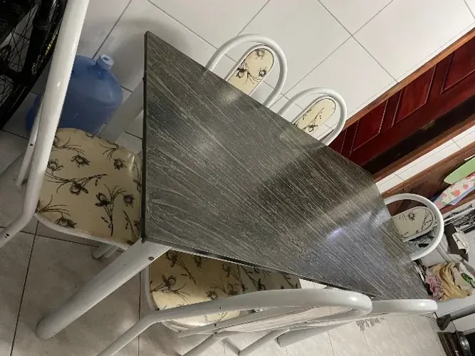 Vendo mesa tampo granito com 6 cadeiras