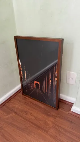 Quadro Tok&Stok Fotografia Urbana Noturna Moldura Madeira 62x42cm