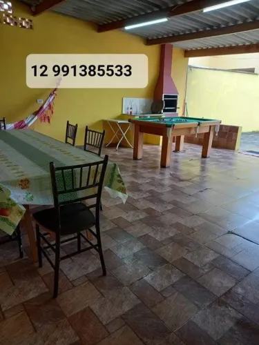 Casa a 400 metros da praia .