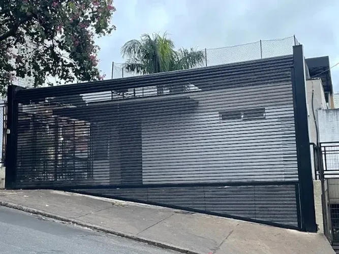 Instalador de portas de aço