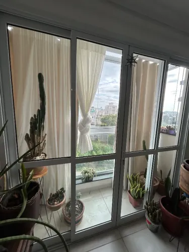 Porta balcão 4 folhas vidro alumínio branco
