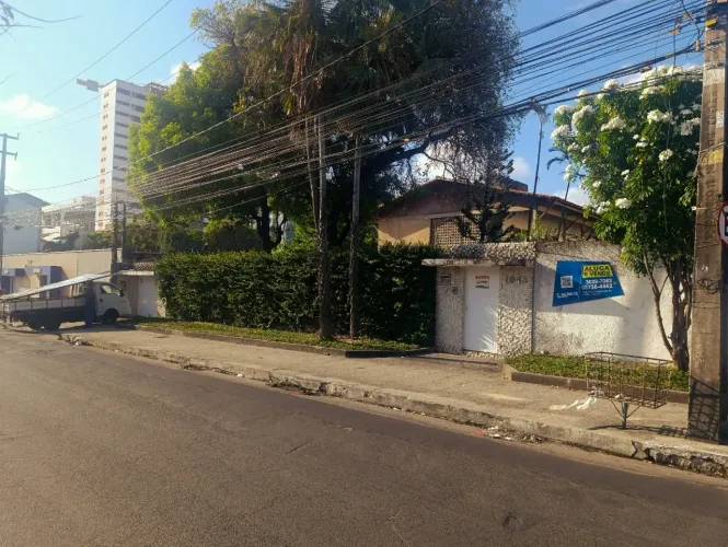 Casa comercial para aluguel ou compra em Edson Queiroz
