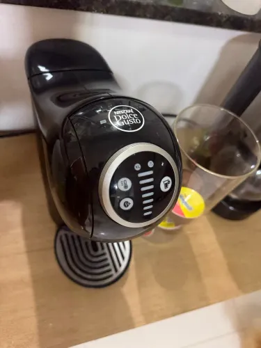Cafeteira Nescafé Genio S Plus