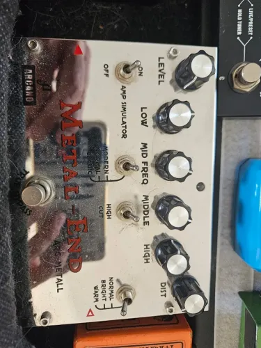 Arcano Metal End - Pedal de Distorção High Gain + Simulação de Amp