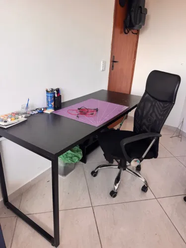 Mesa e cadeira
