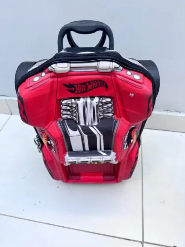 Mochila Hot Wheels 3D Maxtoy com Rodinhas - Vermelha