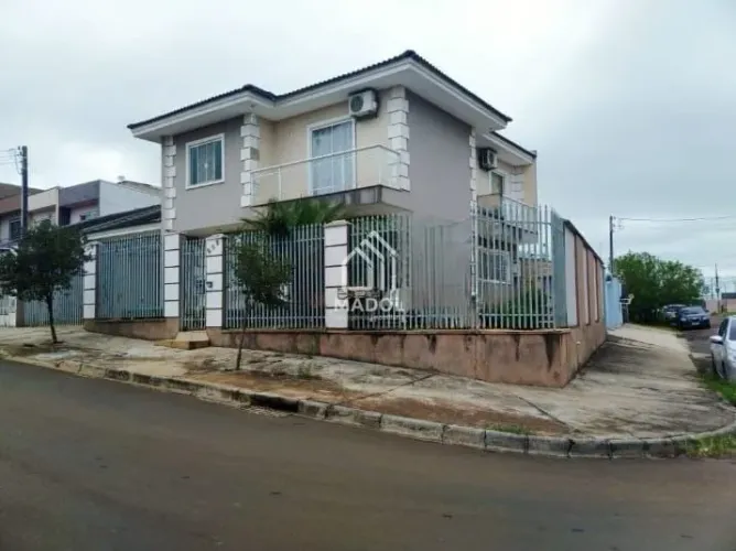 Sobrado com 4 quartos para locação | Uvaranas | R$ 4.500,00