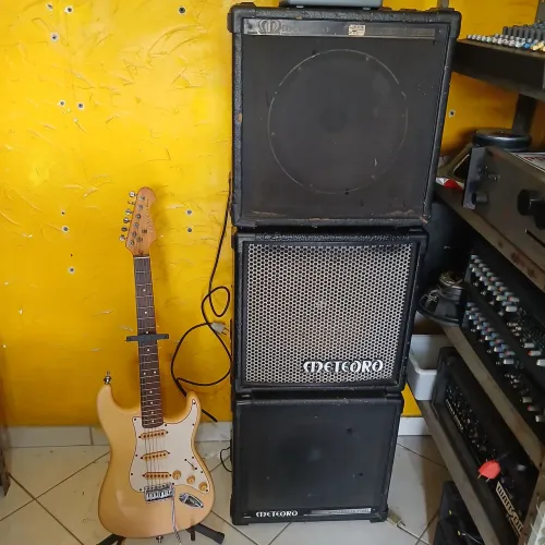 Cubo amplificador de guitarra 100w (799,99 cada)