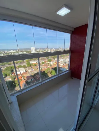 Em frente ao Capim Dourado Shopping, próximo à Praia da Graciosa, no Plano Diretor Sul de