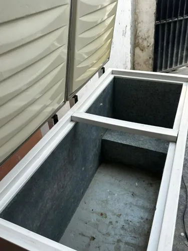 Freezer 2 Portas - Conservado e Funcionando 100% Freezer duplo, espaçoso, todo funcionando