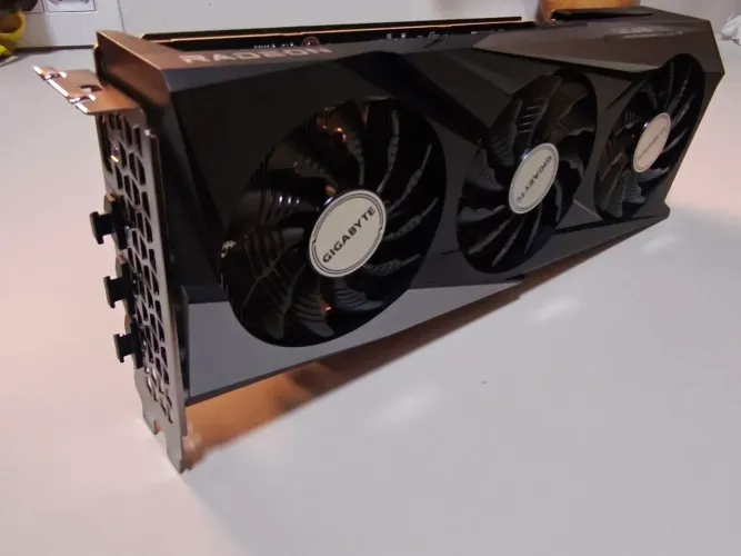 RX 7600 8GB - GIGABYTE