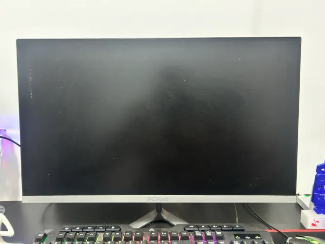 Monitor Gamer PCFort 24" Full HD 165Hz 1ms FreeSync HDMI/DP - Excelente Estado