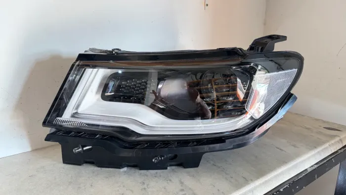 Farol Jeep Compass xênon 2017/2021 original sem detalhes