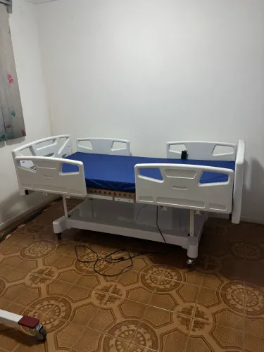 Cama Hospitalar Motorizada ( controle Remoto) Movimentos Extra Luxo+Colchão
