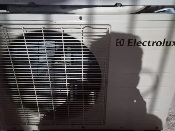Split electrolux