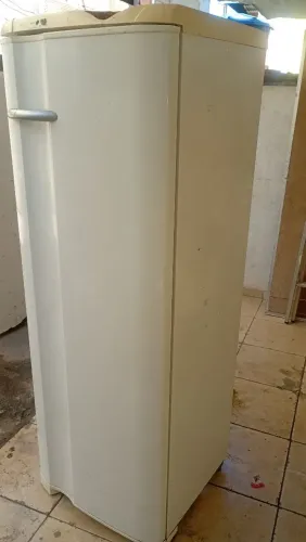 Geladeira Eletrolux 370 litros funcionando tudo garantia e entrego na casa do cliente