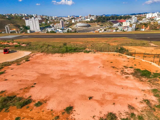 Lote plano no Condomínio Portal do Sol