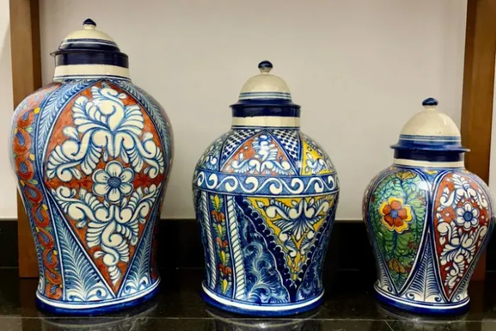 Conjunto de vasos em Talavera (cerâmica artesanal)