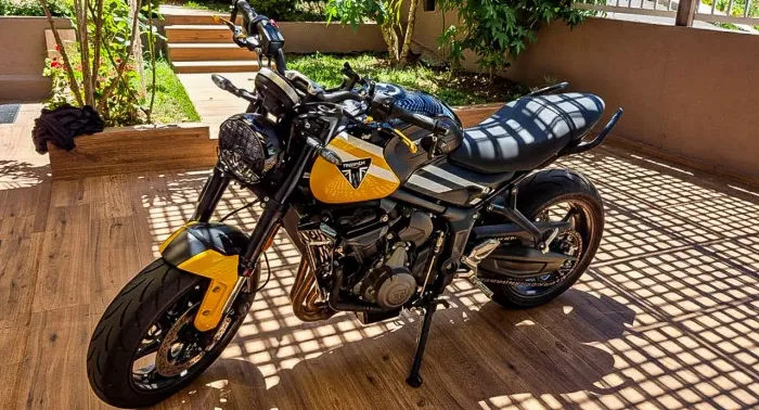 Triumph Trident 660 2025 ? Único Dono | 2.000 km | Impecável | R$ 5,6 mil em acessórios