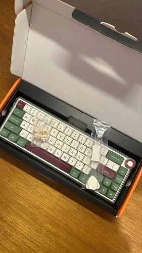 Teclado royal kludge r65 