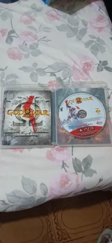 3 jogos de ps3 o outro e o pés 15 está junto com o pés 13