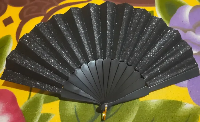 Leque preto brilhoso!!!