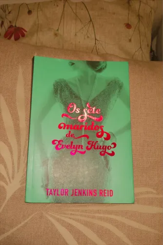 Livro Os sete maridos de Evelyn Hugo
