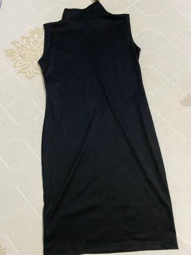 Vestido curto tubinho preto gola alta