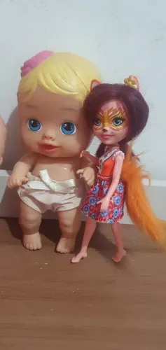 Kit bonecas + banheira