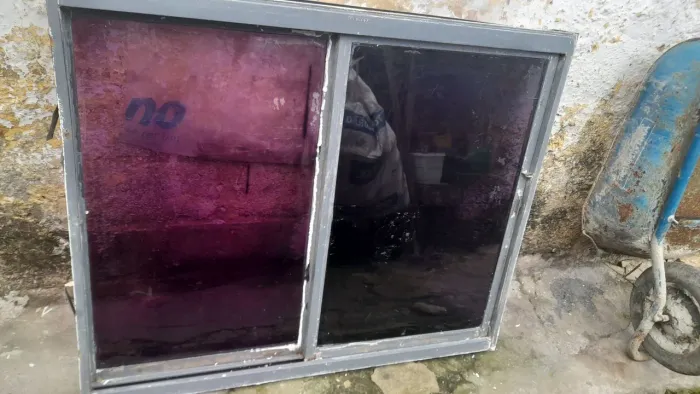 Janelas e objetos a venda