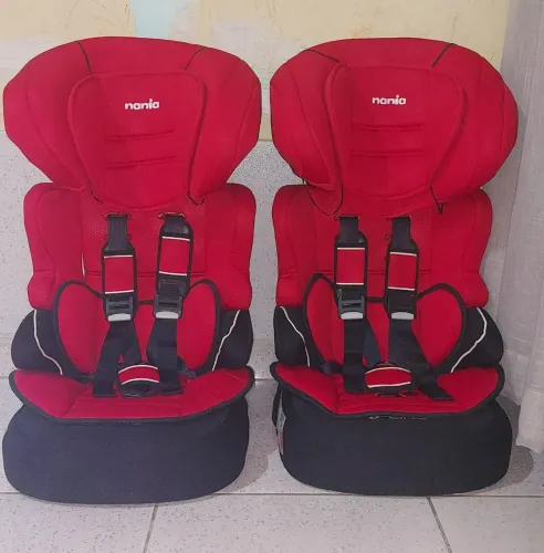 Cadeirinha infantil  para carro 