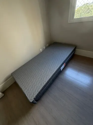 Vende-se Cama Box