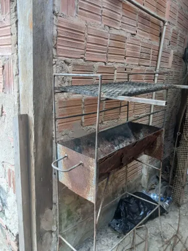 Churrasqueira usada em ótimo estado de conservação