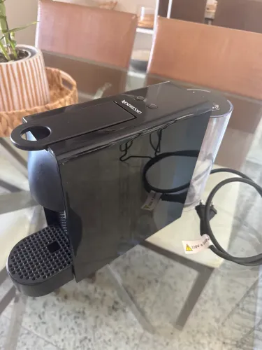 POUCO USADA. Cafeteira Espresso Nespresso Essenza Mini Preta 220v