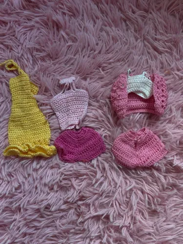 Roupas de Barbie de crochê