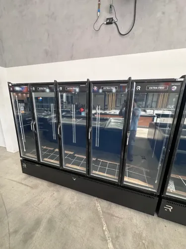 Auto serviço 5 portas extra frio cerveja/carne 1630 litros total preta refrimate