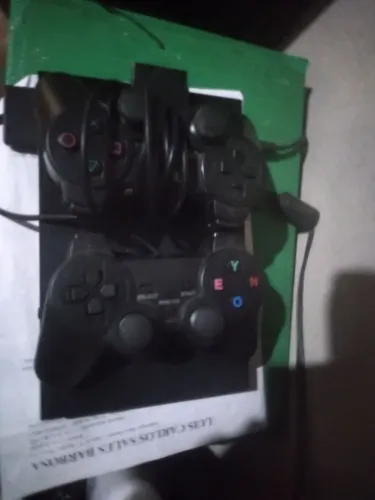 Vendo um ps2 com 2 controle por 200 reais whatsapp *
