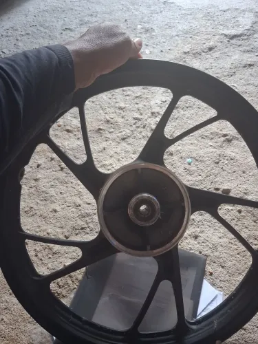 Roda de liga leve, modelo pe de galinha