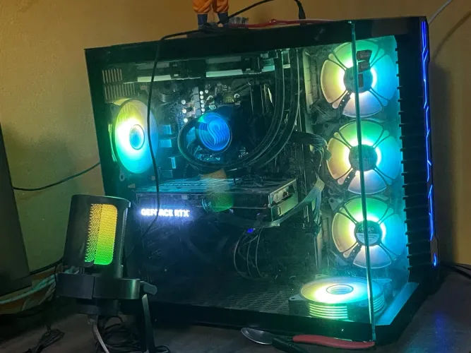 ? VENDO PC GAMER - RYZEN 7 + RTX 4060 Ti ?